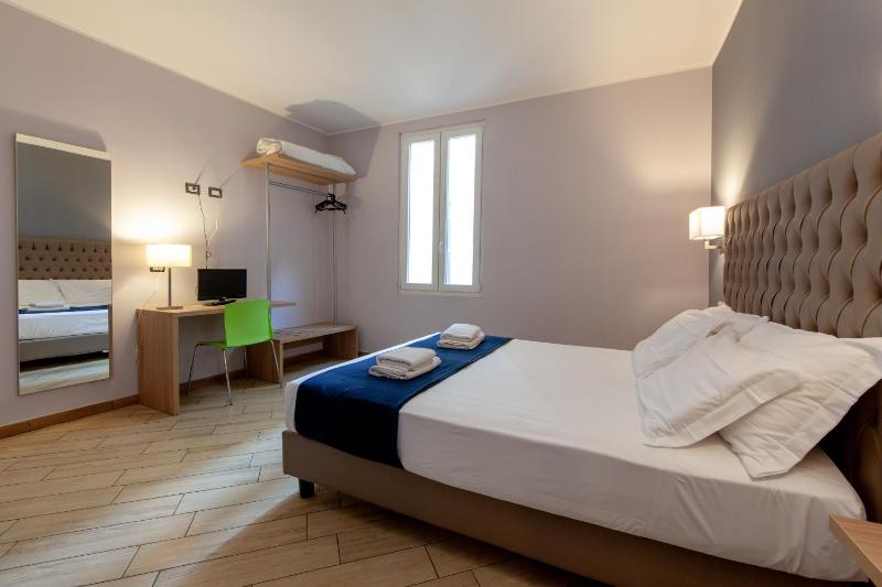 Double Room image 4