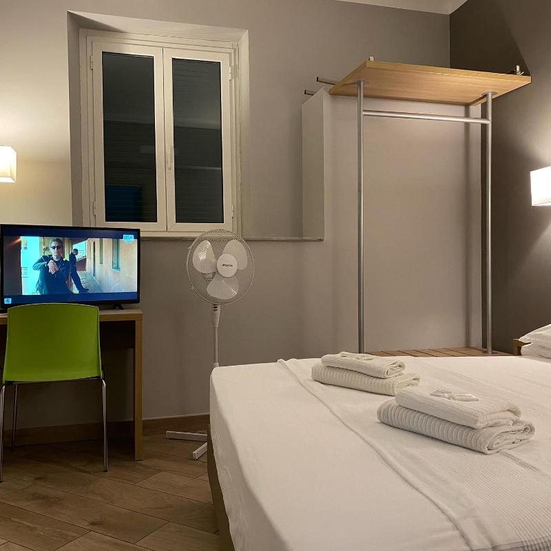 Double Room image 2