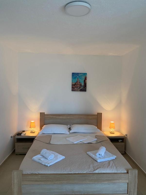 Studio Apartment with Sea View image 1