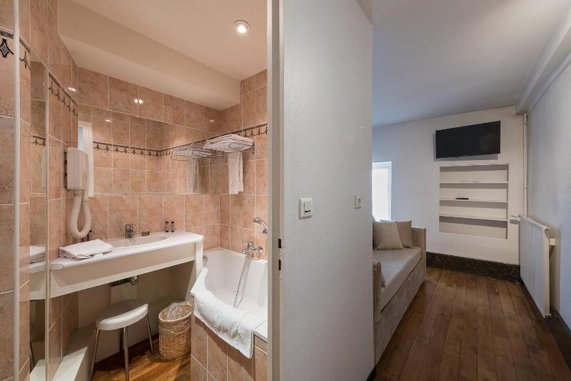 Superior Quadruple Room image 2