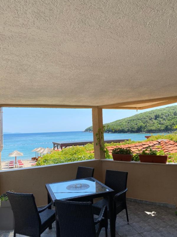 Studio Apartment with Sea View image 4