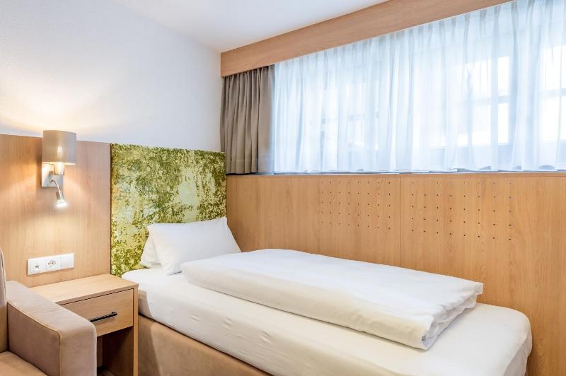 Deluxe Single Room image 4