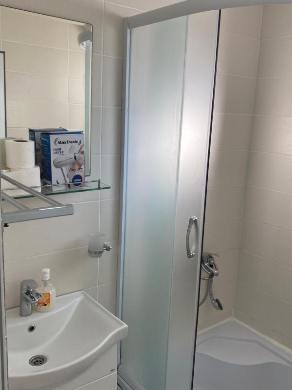 One-Bedroom Apartment with Garden View image 2