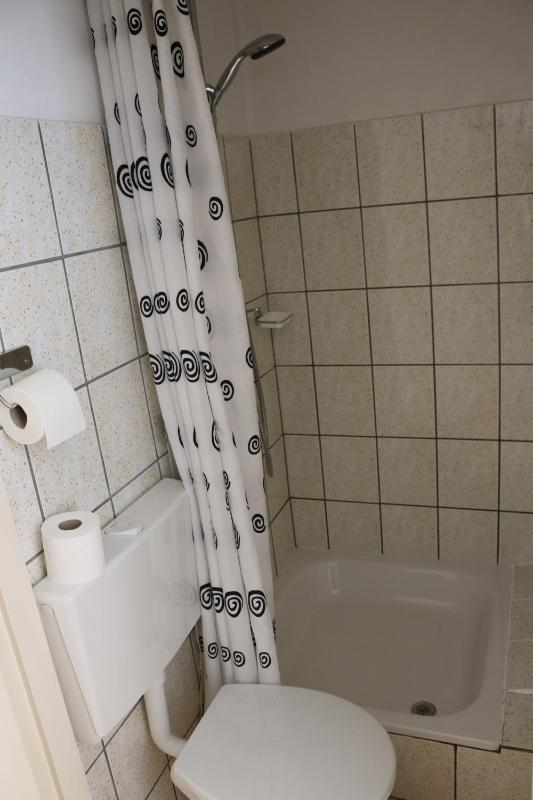 Small Single Room image 2
