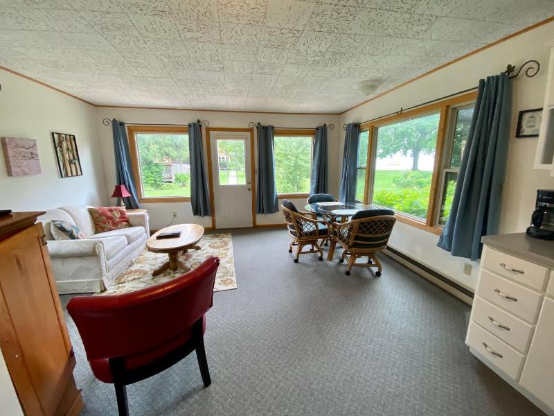 One-Bedroom Cottage image 4