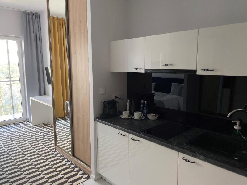 Apartment with Shower image 2