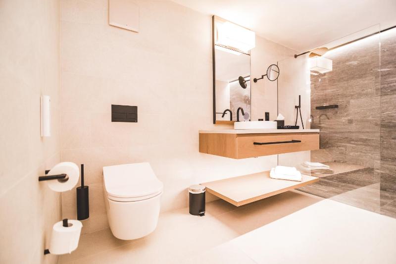 Suite with Mountain View image 3