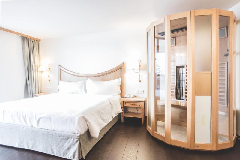 Junior Suite with Sauna and Balcony image 4