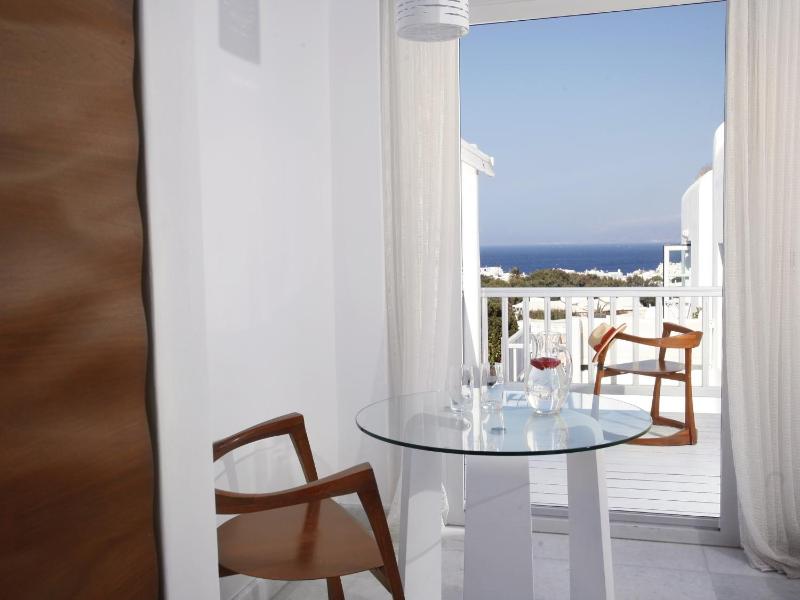 Honeymoon Suite with Sea or Pool View image 3