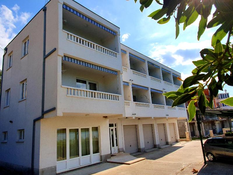 Villa dvor apartments - image 1