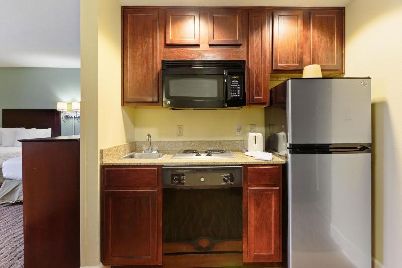 Deluxe Studio with 2 Double Beds - Non-Smoking image 2