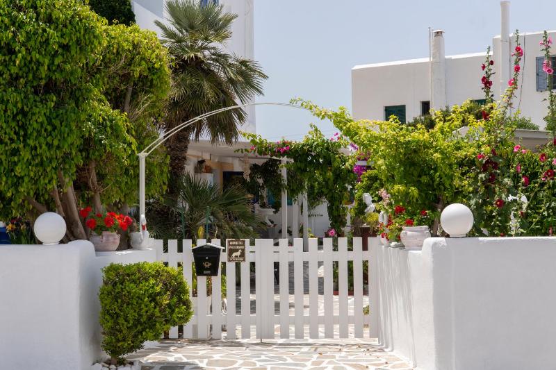Ricos Two Bedroom House - Naoussa Paros Images