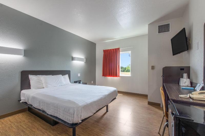 Queen Room - Disability Access/Non-Smoking image 2