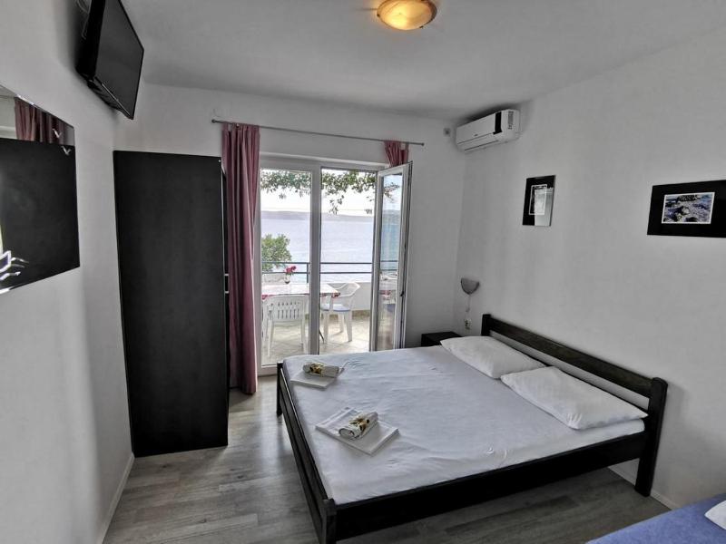 Two-Bedroom Apartment with Balcony and Sea View image 2