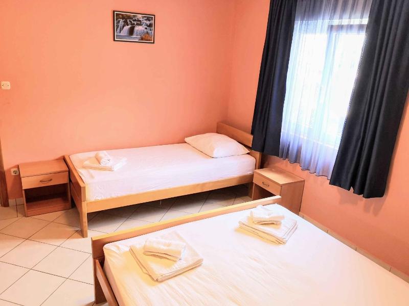 One-Bedroom Apartment with Balcony and Sea View image 2