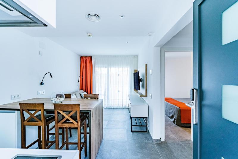 Studio Apartment image 2