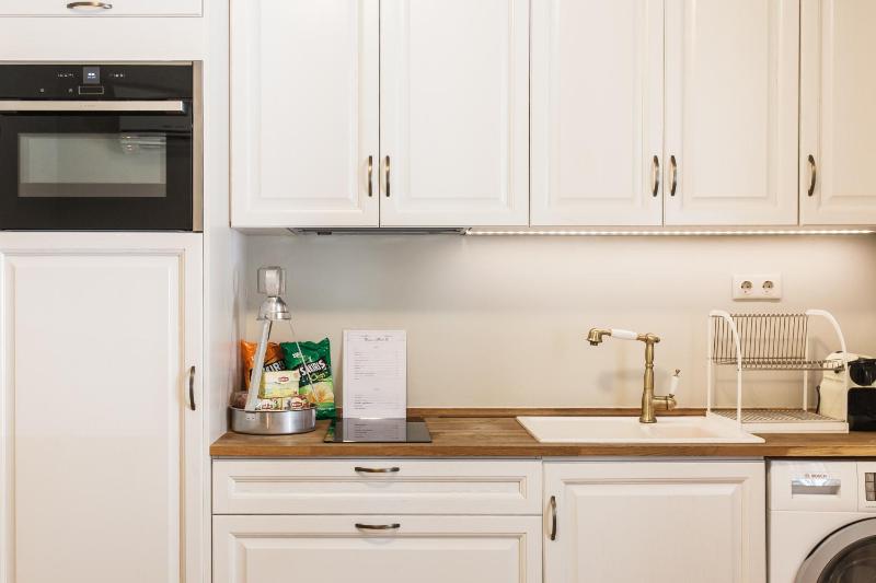 One-Bedroom Apartment image 3