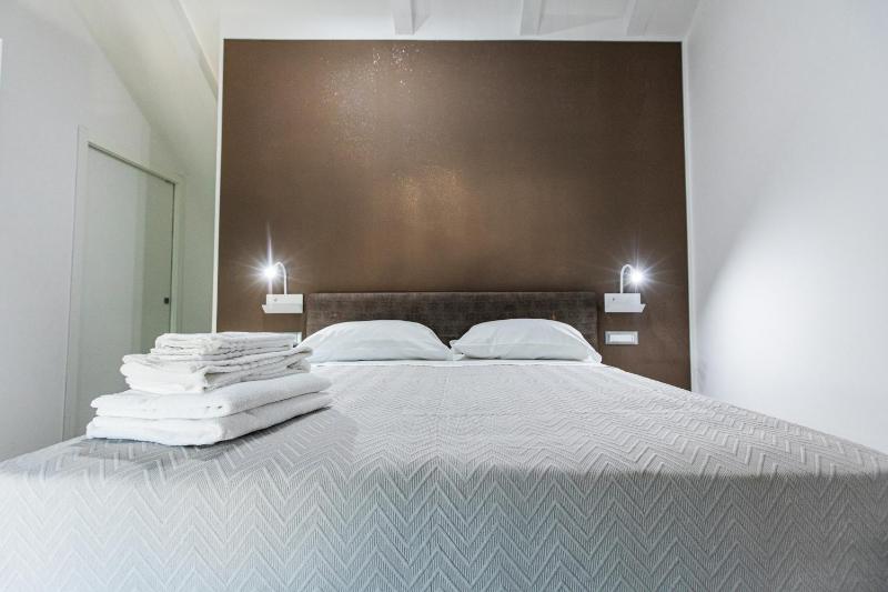 Double Room image 3