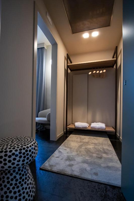 Double Room image 3