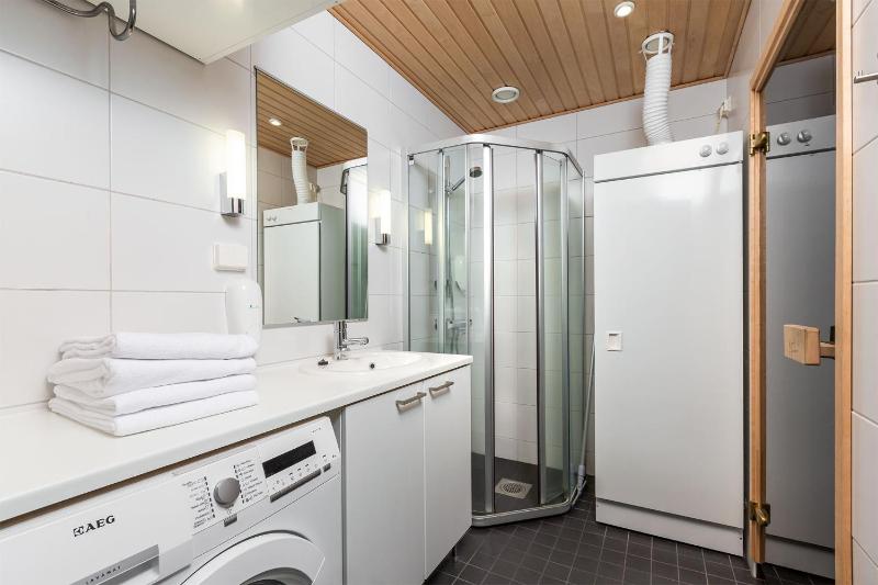 One-Bedroom Chalet Junior with Private Sauna and Spa Access image 3