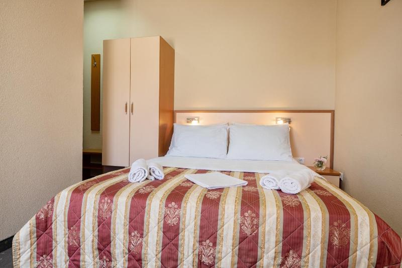 Standard Double or Twin Room image 3