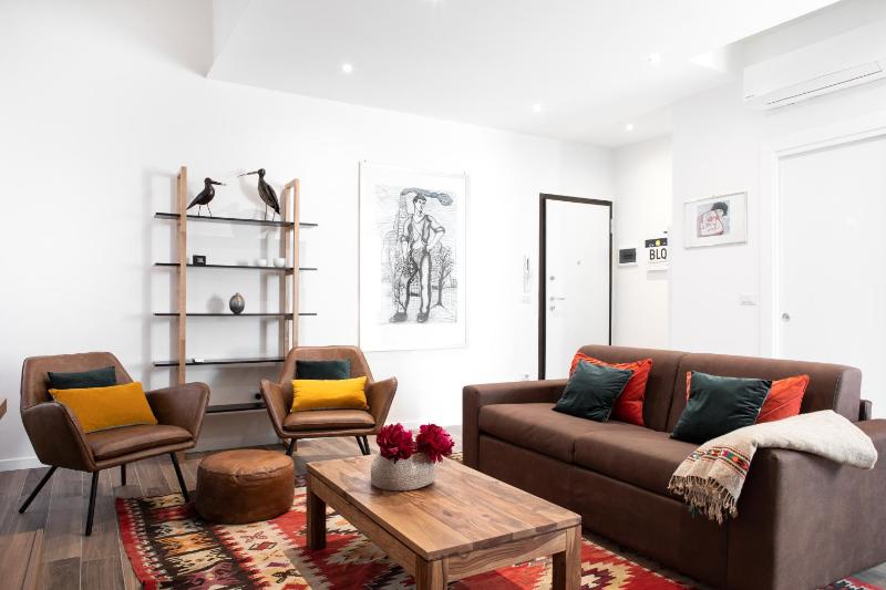 UR Nest Aposa - image 1