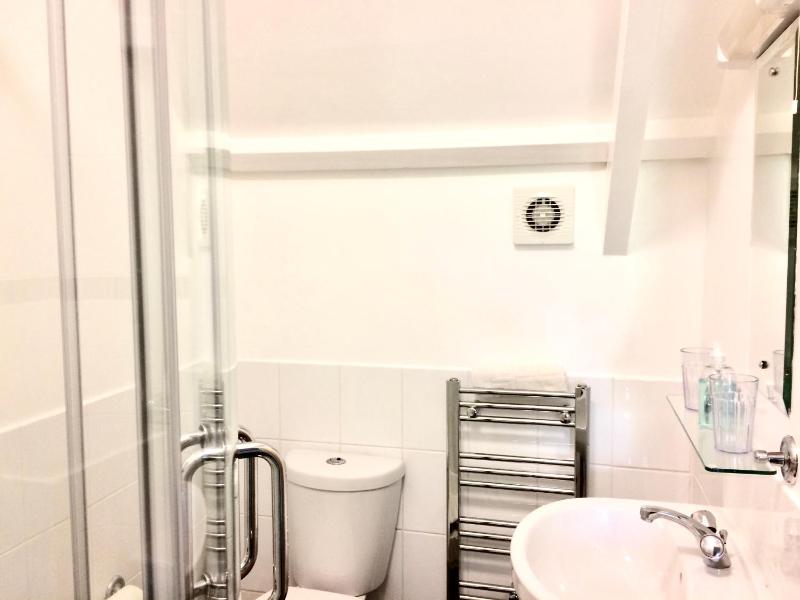 Standard Double Room image 2
