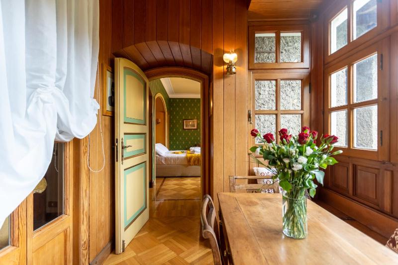 Deluxe King Room image 2