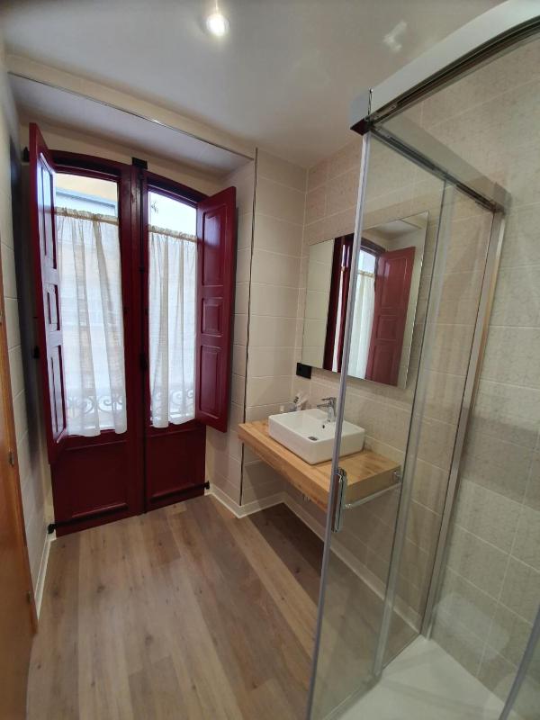 Twin Room image 3