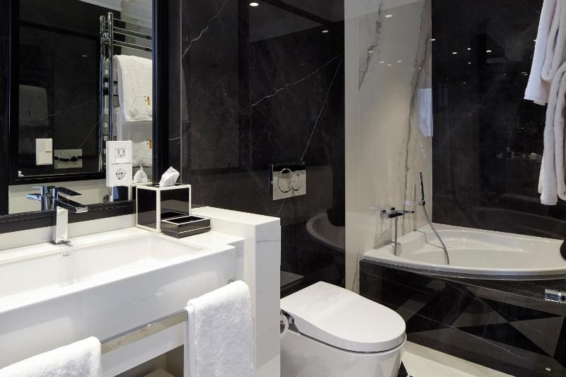 Double Room with Panoramic Sea View image 4