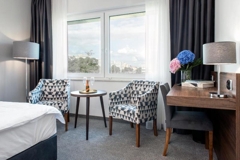 Double Room image 3