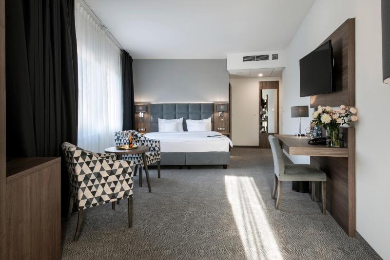 Superior Double Room image 1