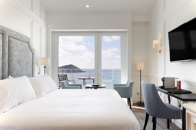 Double Room with Terrace Sea View image 3