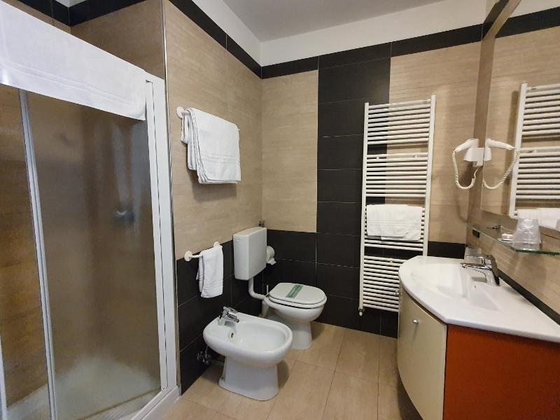 Double Room with Private Bathroom image 2