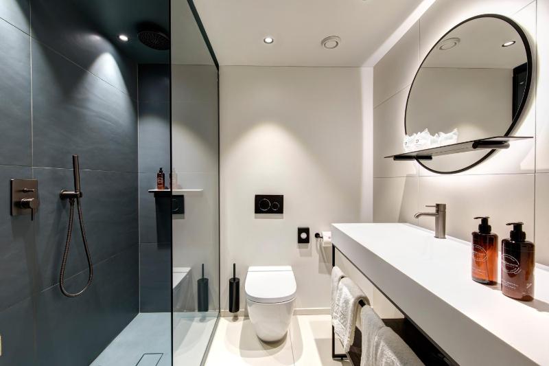 Double or Twin Room Plus with Air Conditioning image 3