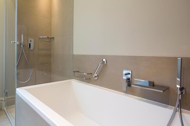 Premium Double or Twin Room with Air Conditioning image 3