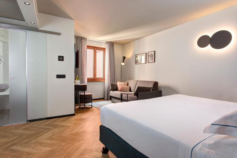 Double or Twin Room Plus with Air Conditioning image 1