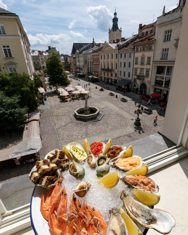 Oysters & Bubbles Gastro Hotel. Rynok square - image 16