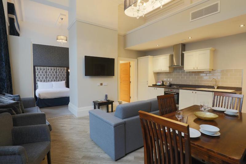 Suite with Double Bed and Sofa Bed image 1
