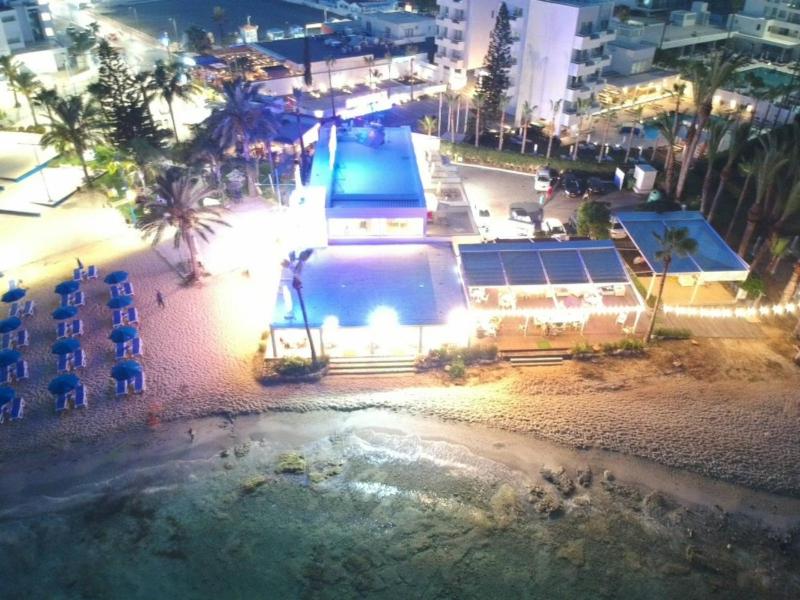 Karousos Beach Rooms - image 13