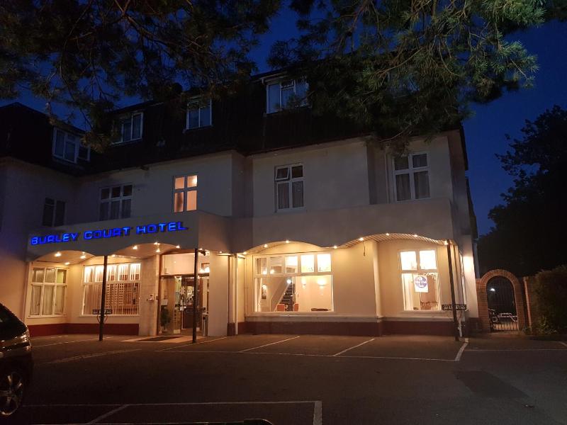 Burley Court Hotel - image 1