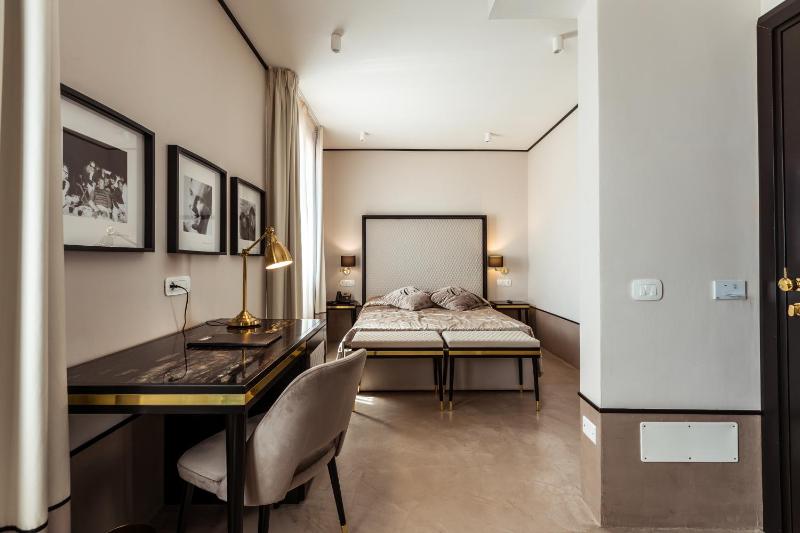 Superior Double Room image 4