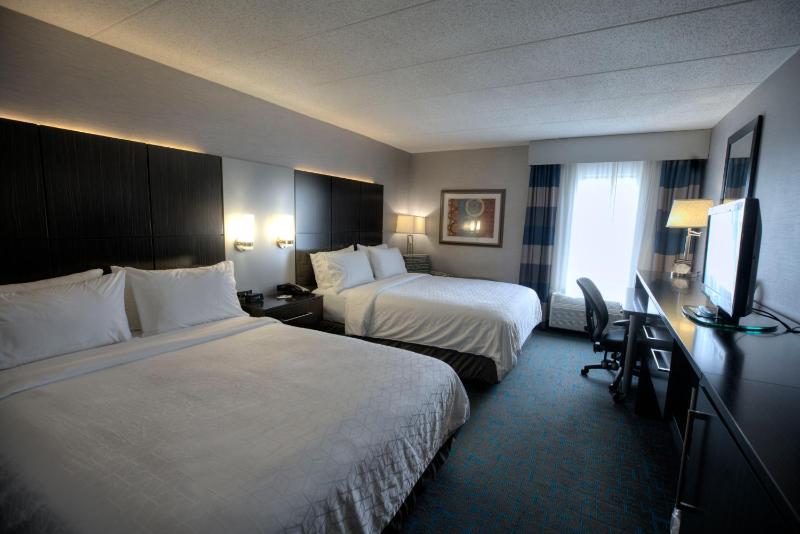 Standard Queen Room with Two Queen Beds image 3