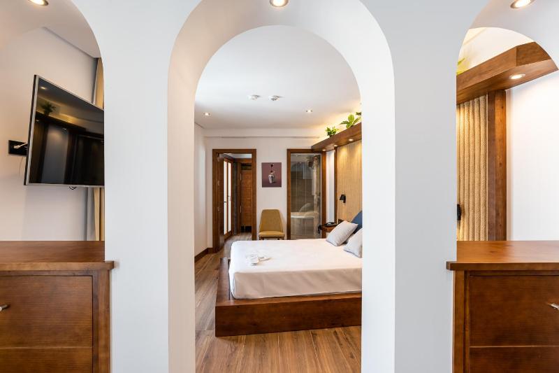 Deluxe Junior Suite image 3