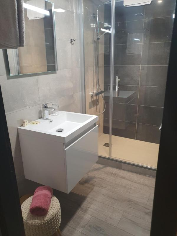 Double Room image 3