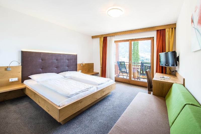 Double Room with Balcony image 1