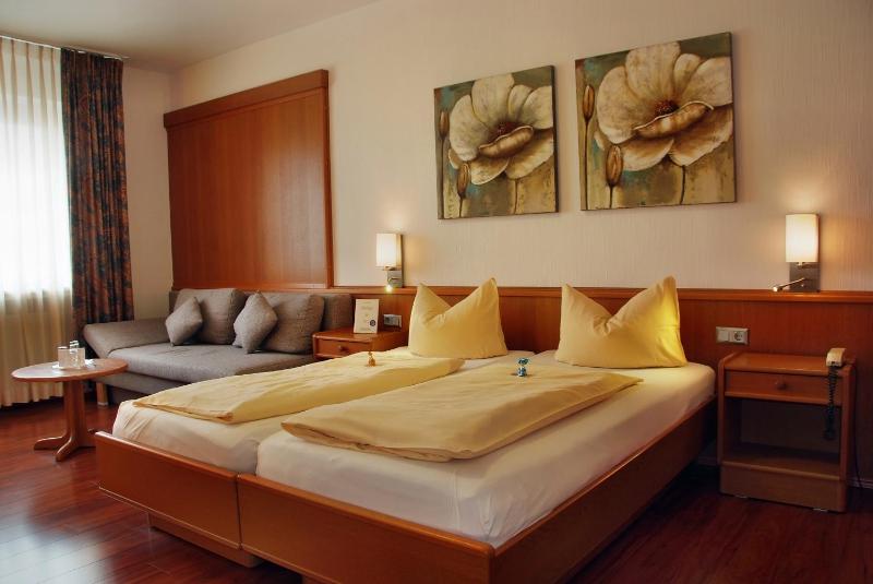 Standard Double Room image 4