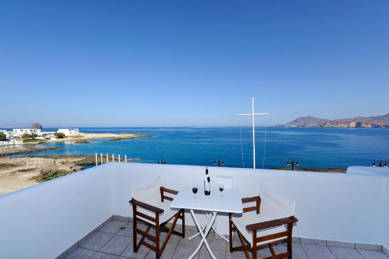 Superior Triple Room with Sea View image 3