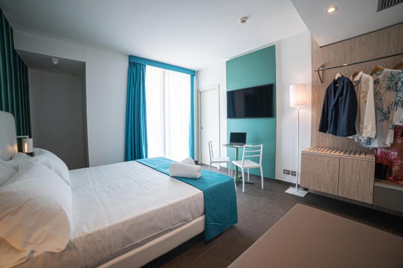 Deluxe Double or Twin Room with Balcony image 2