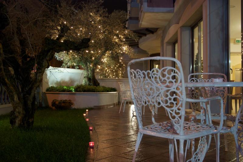 Sovrana Beach Hotel - Pet Friendly - Breakfast until 12 - Parking - image 6